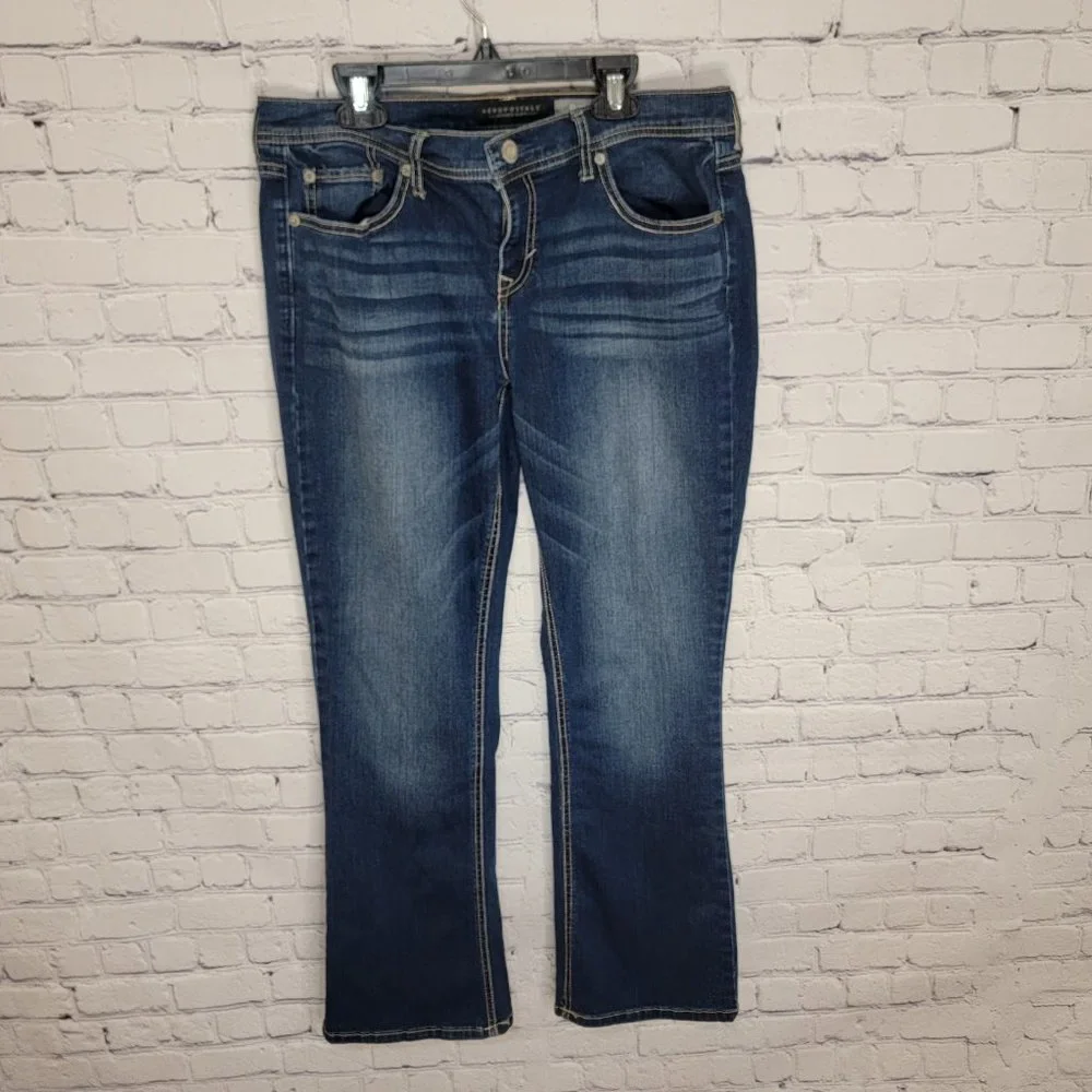 Aeropostale Boot Cut Short Jeans Size 12 - Picture 1 of 6